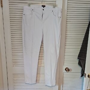 NYDJ White Tapered Leg Jeans Classic Style